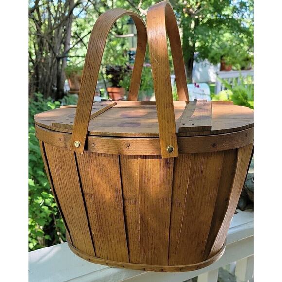 Basketville Vermont Picnic Basket Sturdy Vertical Slates Handles Apple Design - Picture 2 of 12